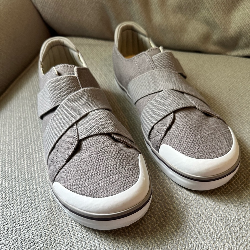 NWOB Keen sneakers